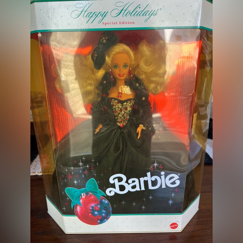 Vintage 1991 HAPPY HOLIDAYS SPECIAL EDITION BARBIE NRFB